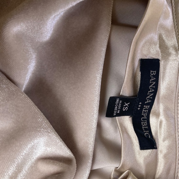 NWOT VELVET COWL-NECK CAMI Size XS Color Crystal Sand Banana Republic Factory - Picture 2 of 3